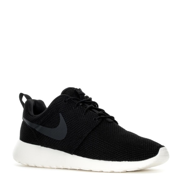 nike mens roshe one black